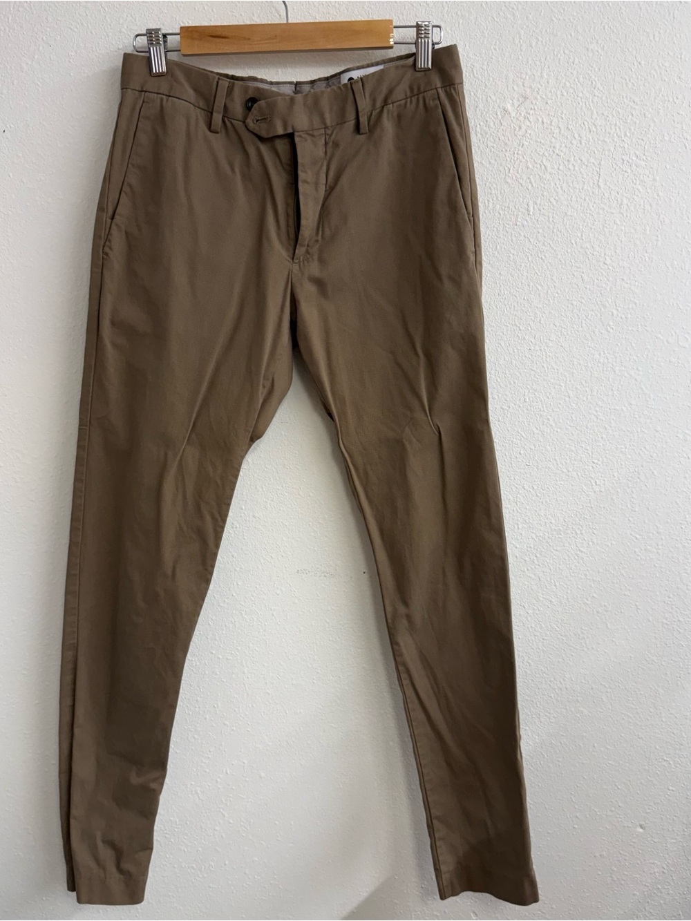 NNO7 Men's Slim Chino Pants in Brown